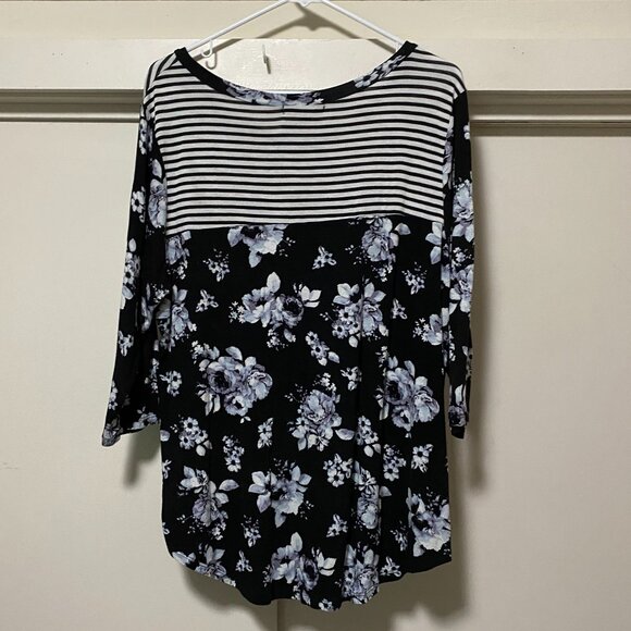 Signature 1 Studio, 3/4 length sleeve, black, white & gray tunic, size 1X - Picture 5 of 7